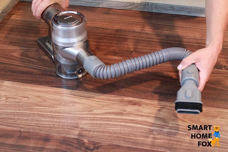 The flexible vacuum cleaner tube of the Dreame V11